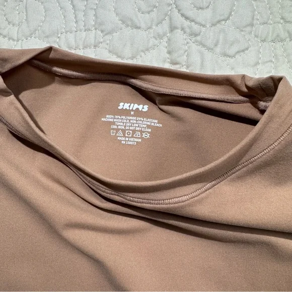 Skims Long Sleeve Crew Neck - Picture 7 of 7